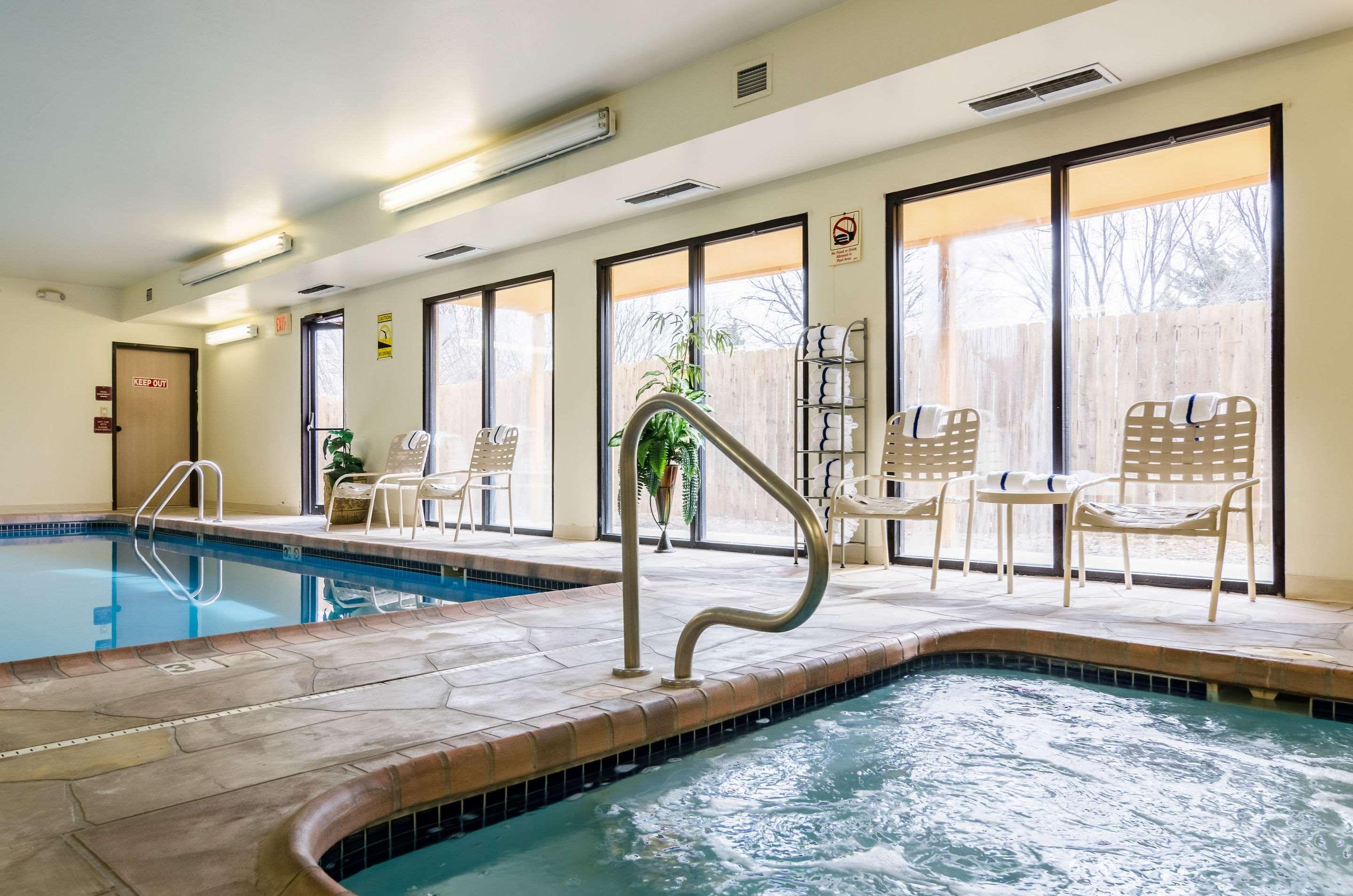 Quality Inn & Suites マンハッタン エクステリア 写真