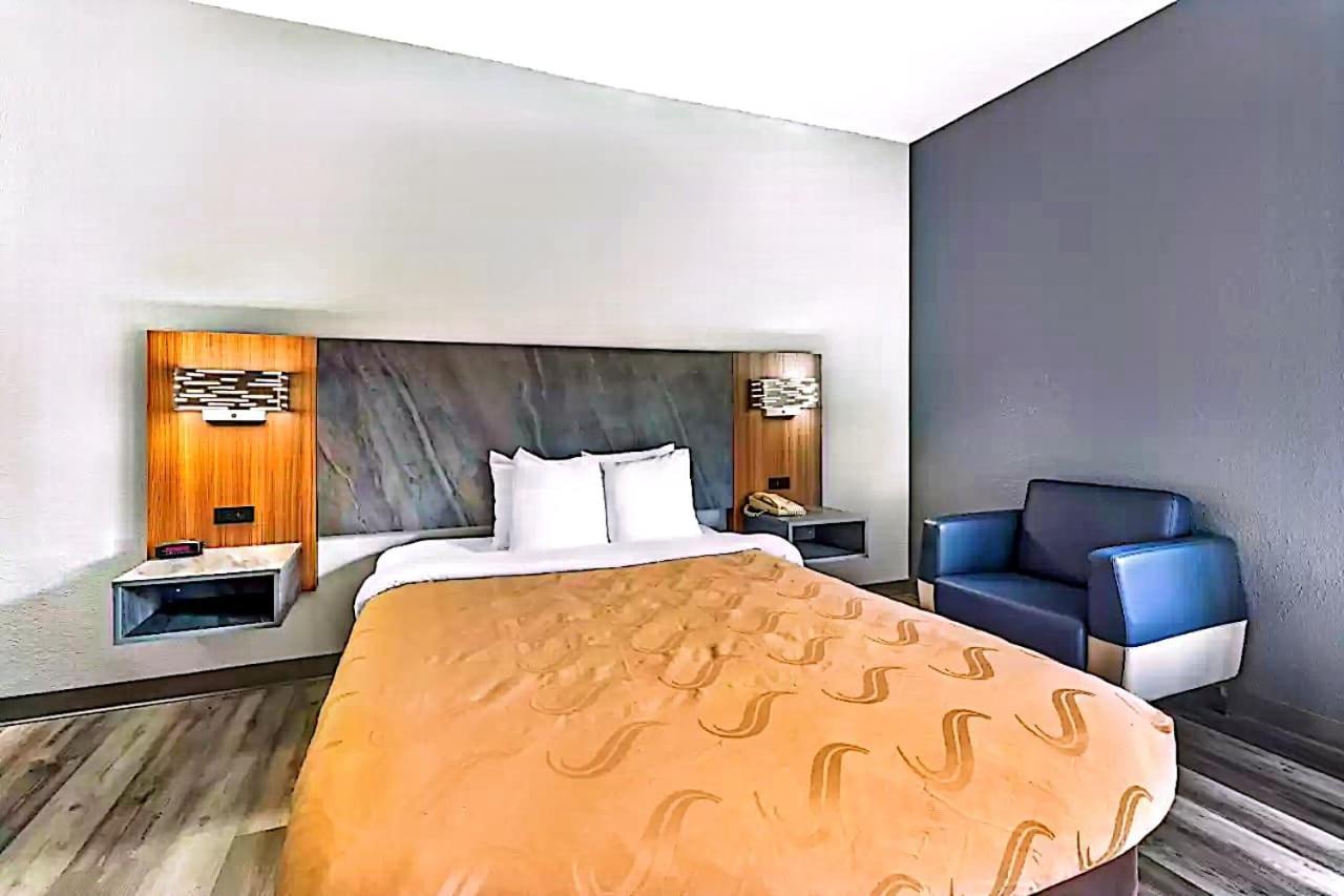 Quality Inn & Suites マンハッタン エクステリア 写真