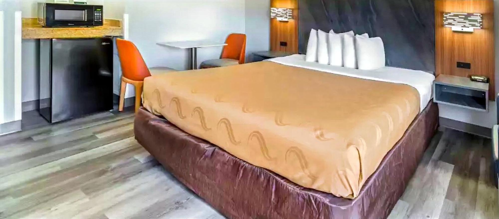 Quality Inn & Suites マンハッタン エクステリア 写真