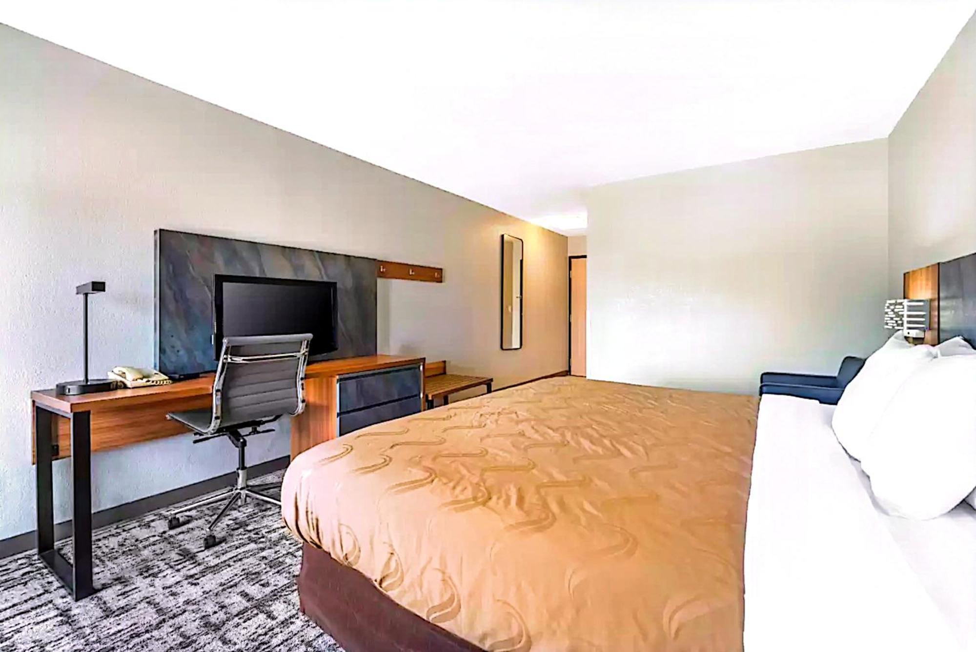 Quality Inn & Suites マンハッタン エクステリア 写真