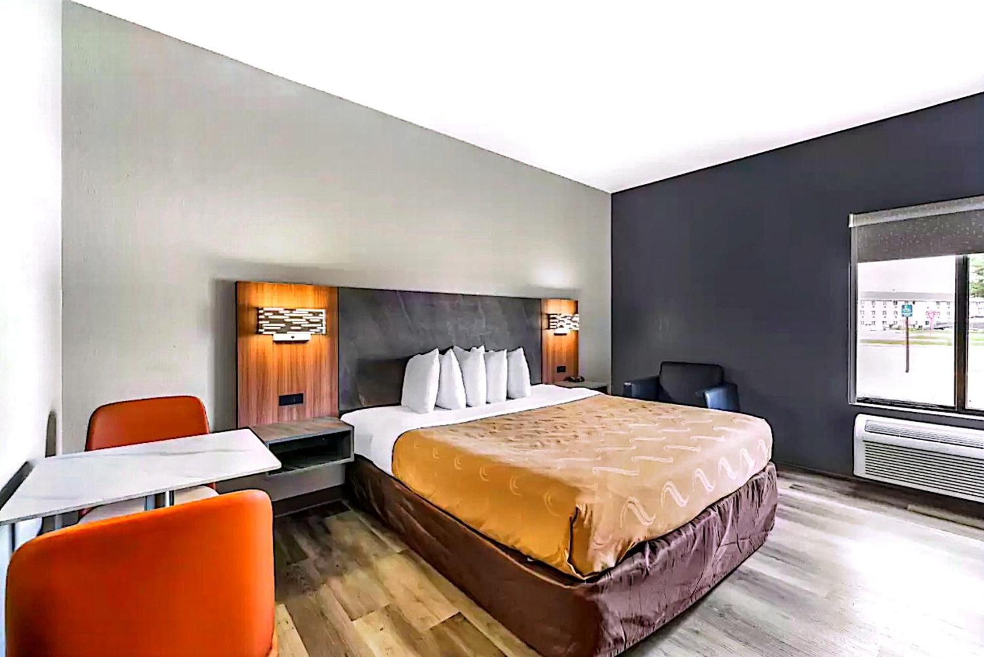 Quality Inn & Suites マンハッタン エクステリア 写真