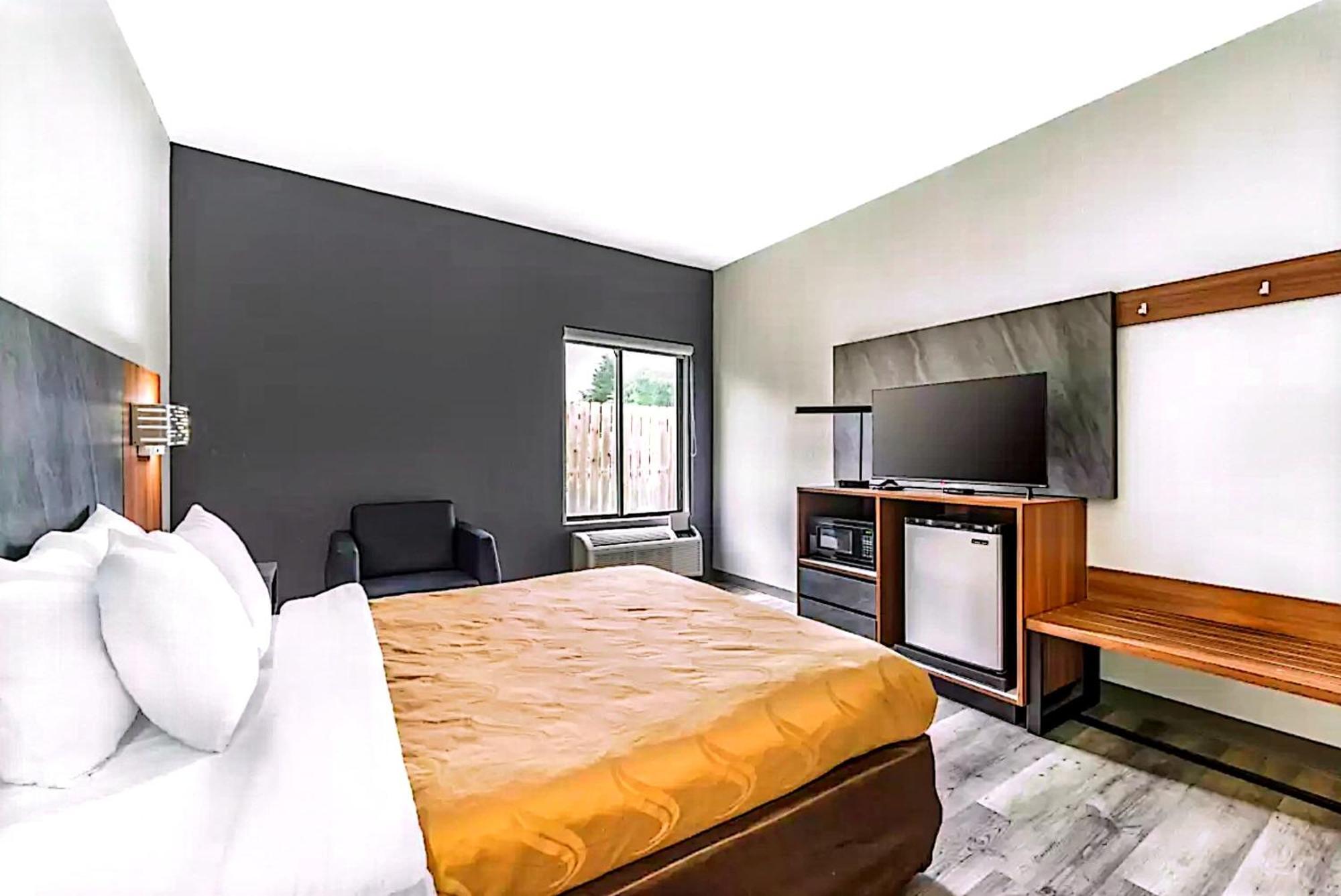Quality Inn & Suites マンハッタン エクステリア 写真