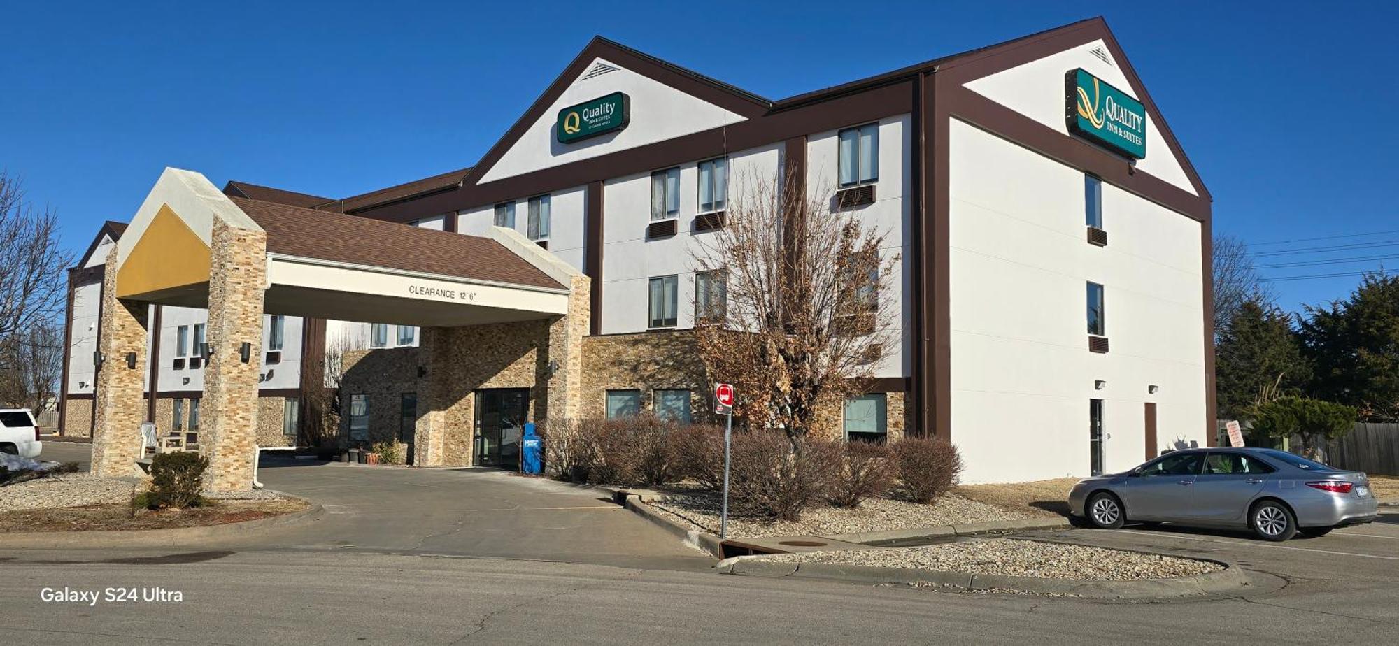 Quality Inn & Suites マンハッタン エクステリア 写真