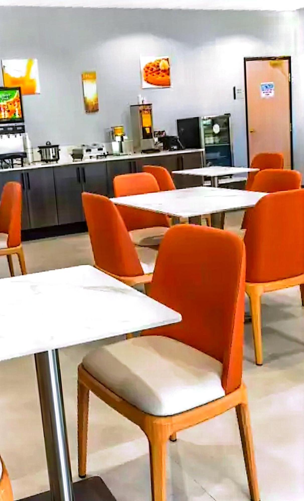 Quality Inn & Suites マンハッタン エクステリア 写真