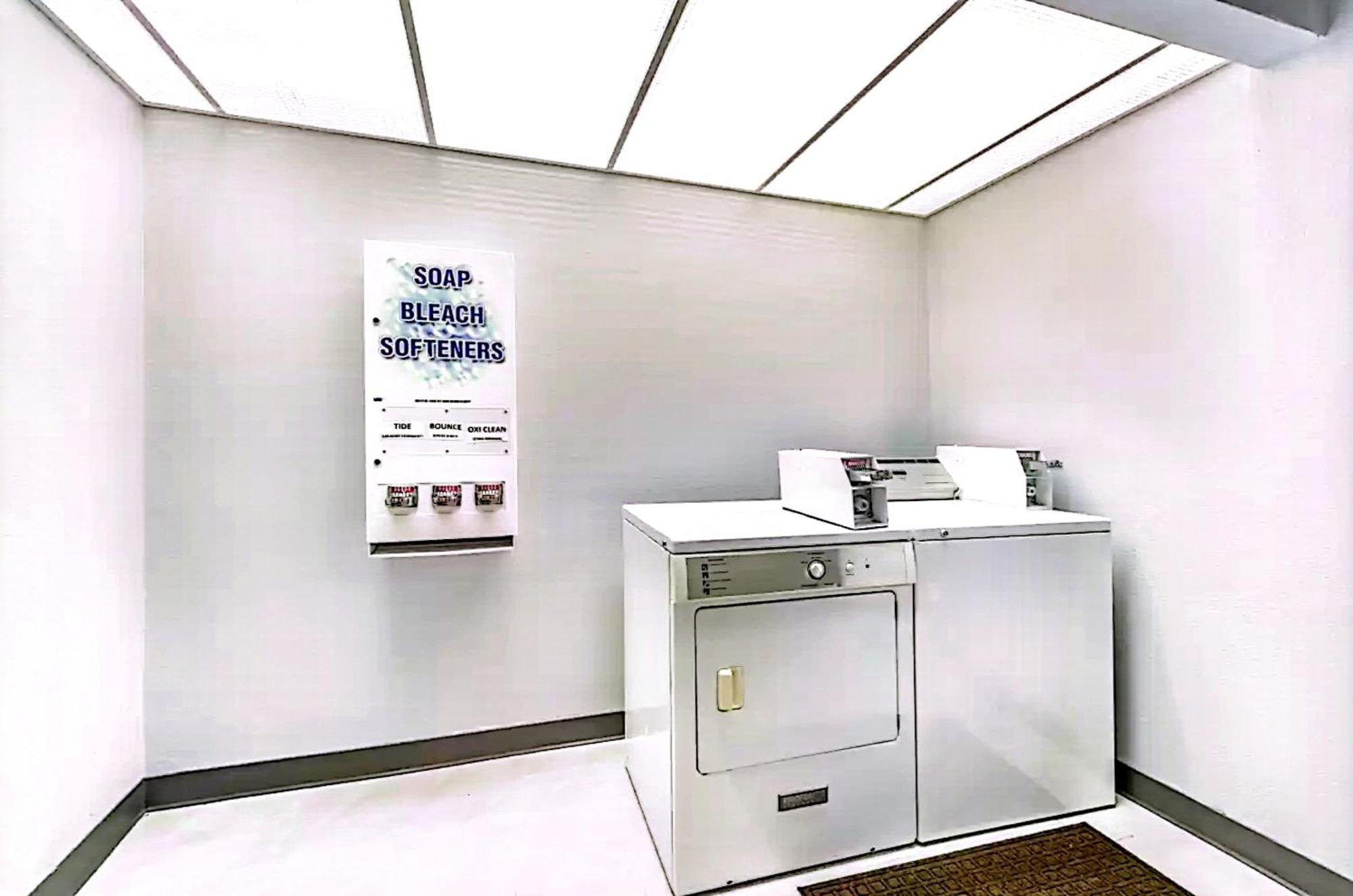 Quality Inn & Suites マンハッタン エクステリア 写真