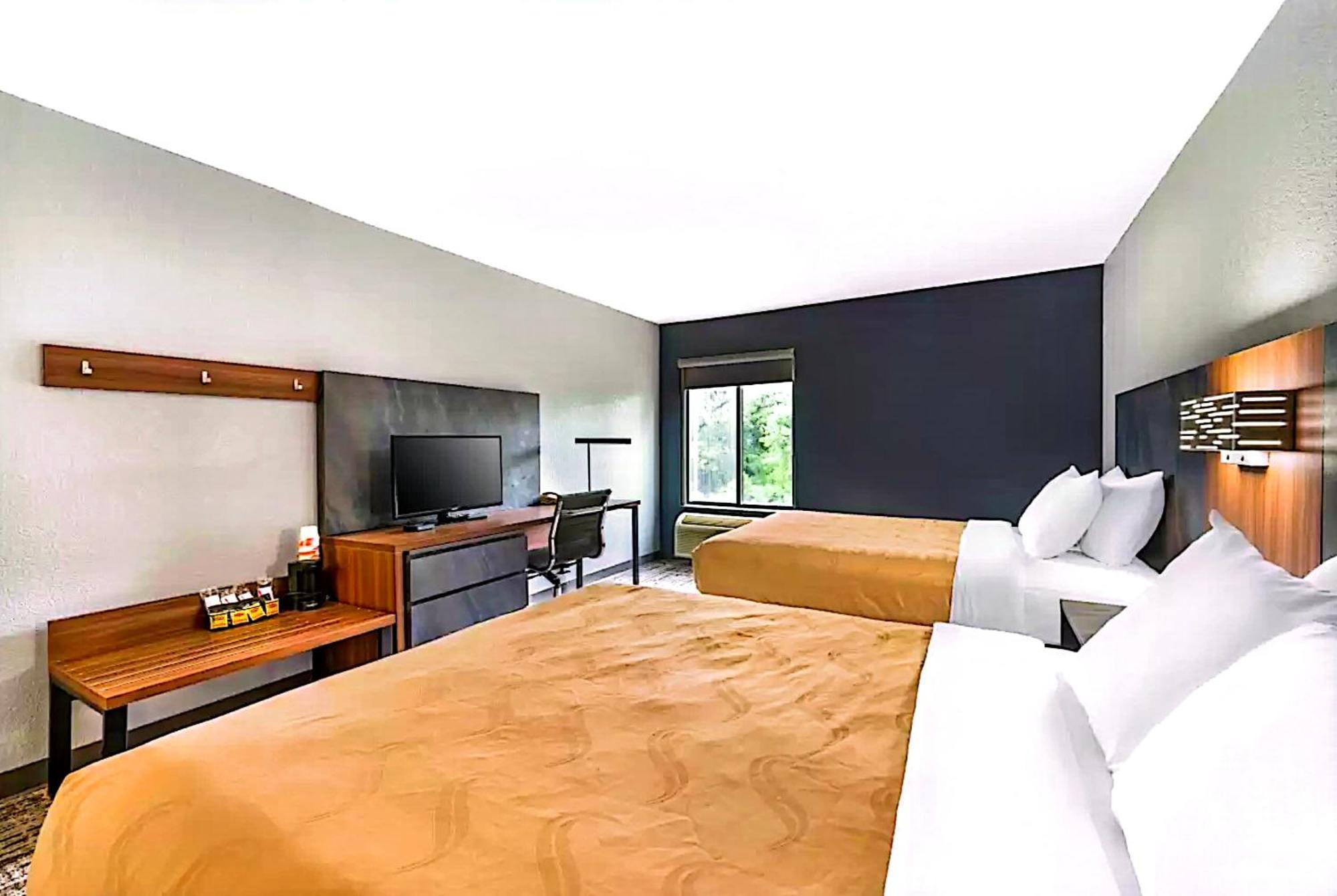 Quality Inn & Suites マンハッタン エクステリア 写真