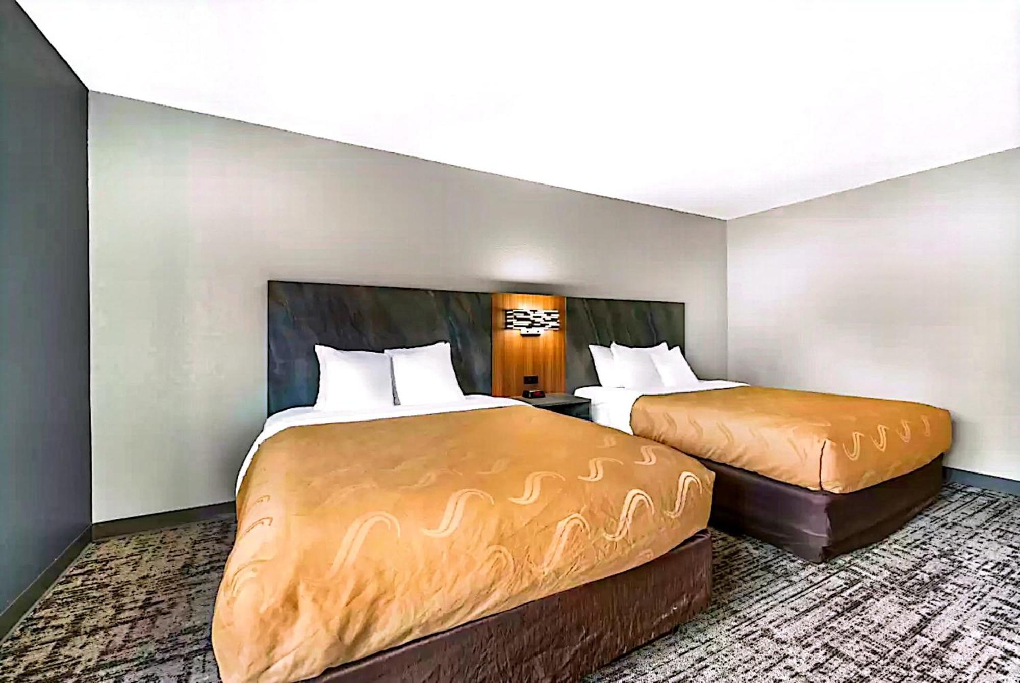 Quality Inn & Suites マンハッタン エクステリア 写真