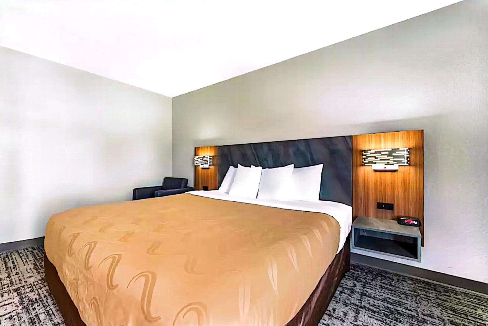 Quality Inn & Suites マンハッタン エクステリア 写真