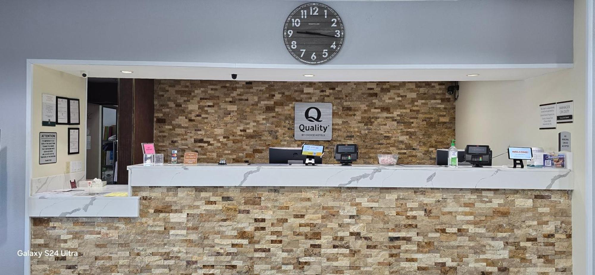 Quality Inn & Suites マンハッタン エクステリア 写真
