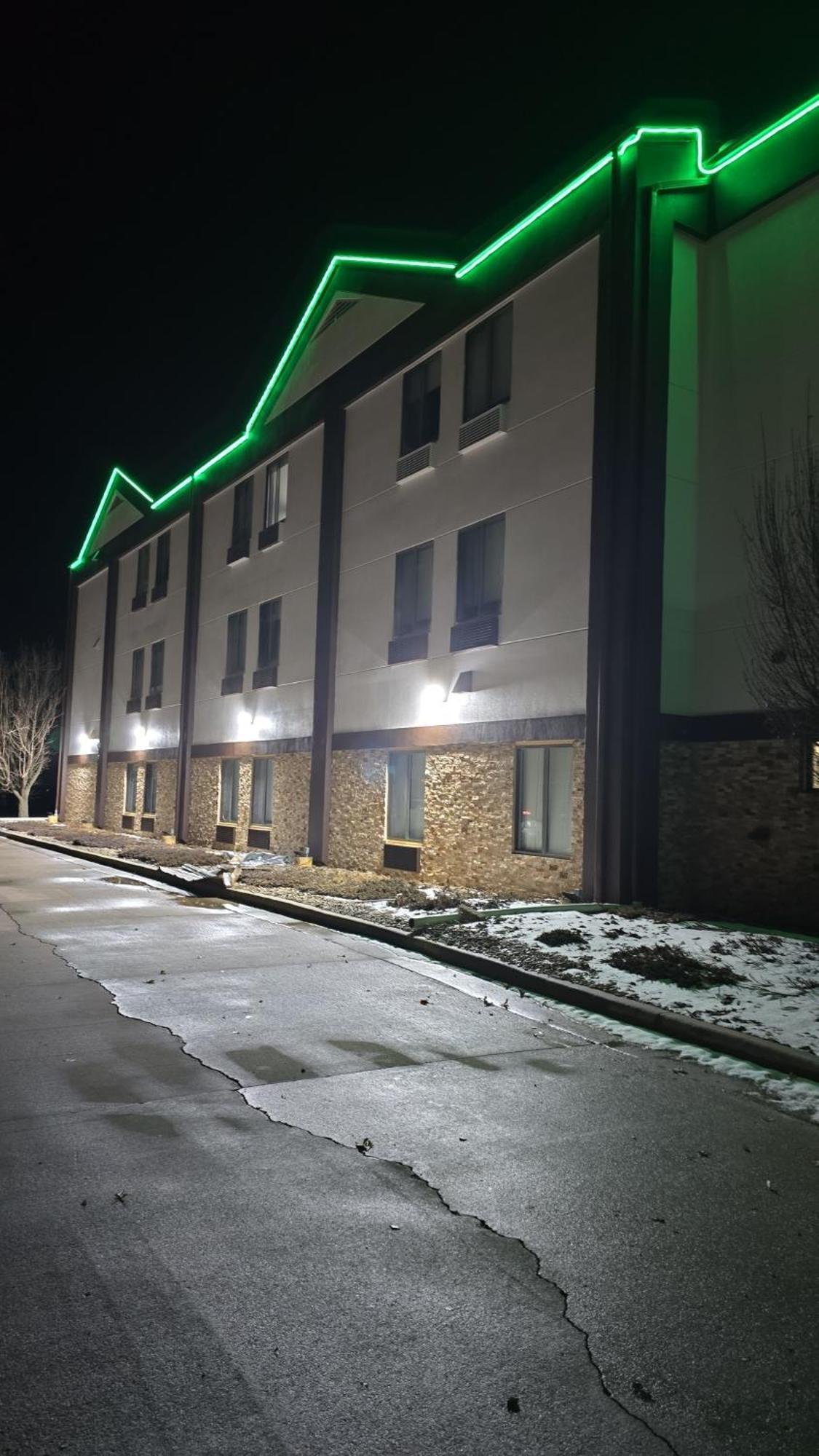 Quality Inn & Suites マンハッタン エクステリア 写真