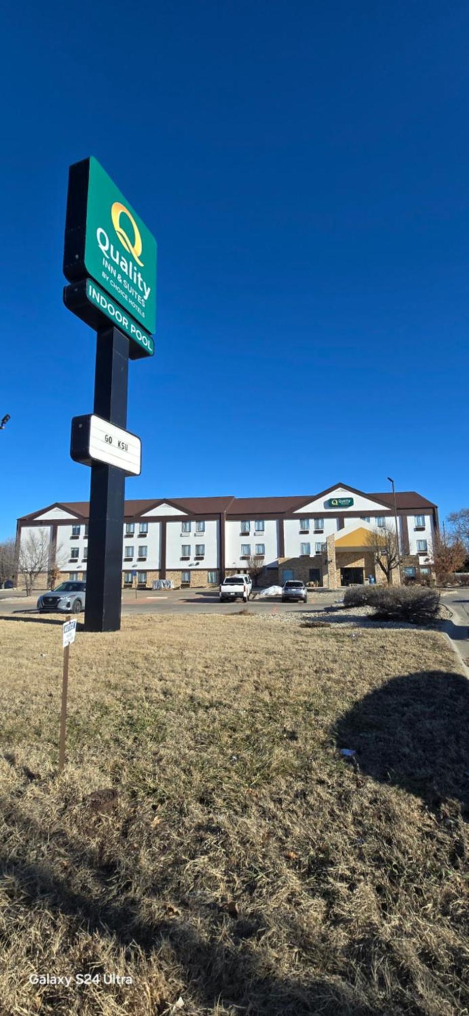 Quality Inn & Suites マンハッタン エクステリア 写真