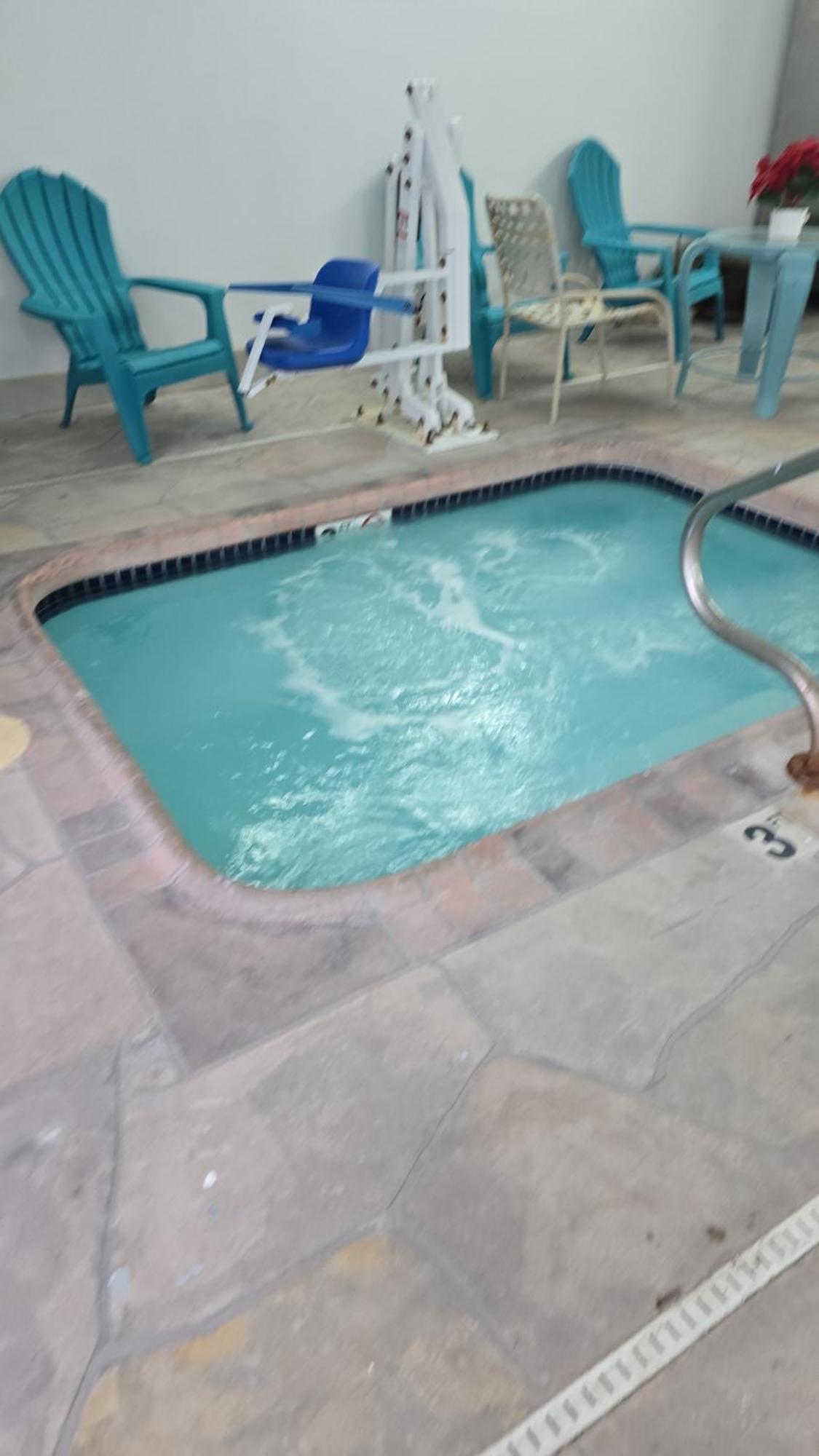 Quality Inn & Suites マンハッタン エクステリア 写真
