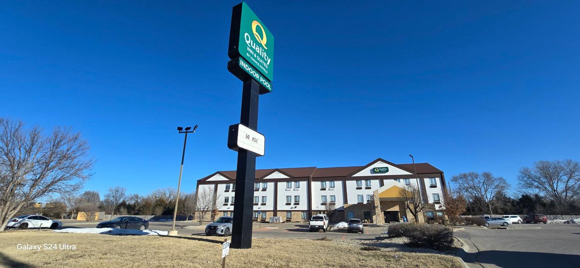 Quality Inn & Suites マンハッタン エクステリア 写真