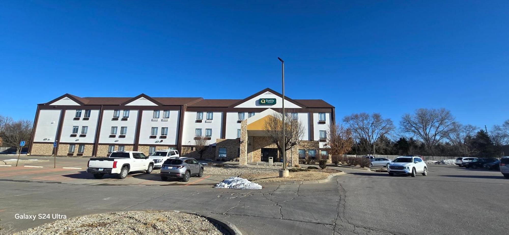 Quality Inn & Suites マンハッタン エクステリア 写真