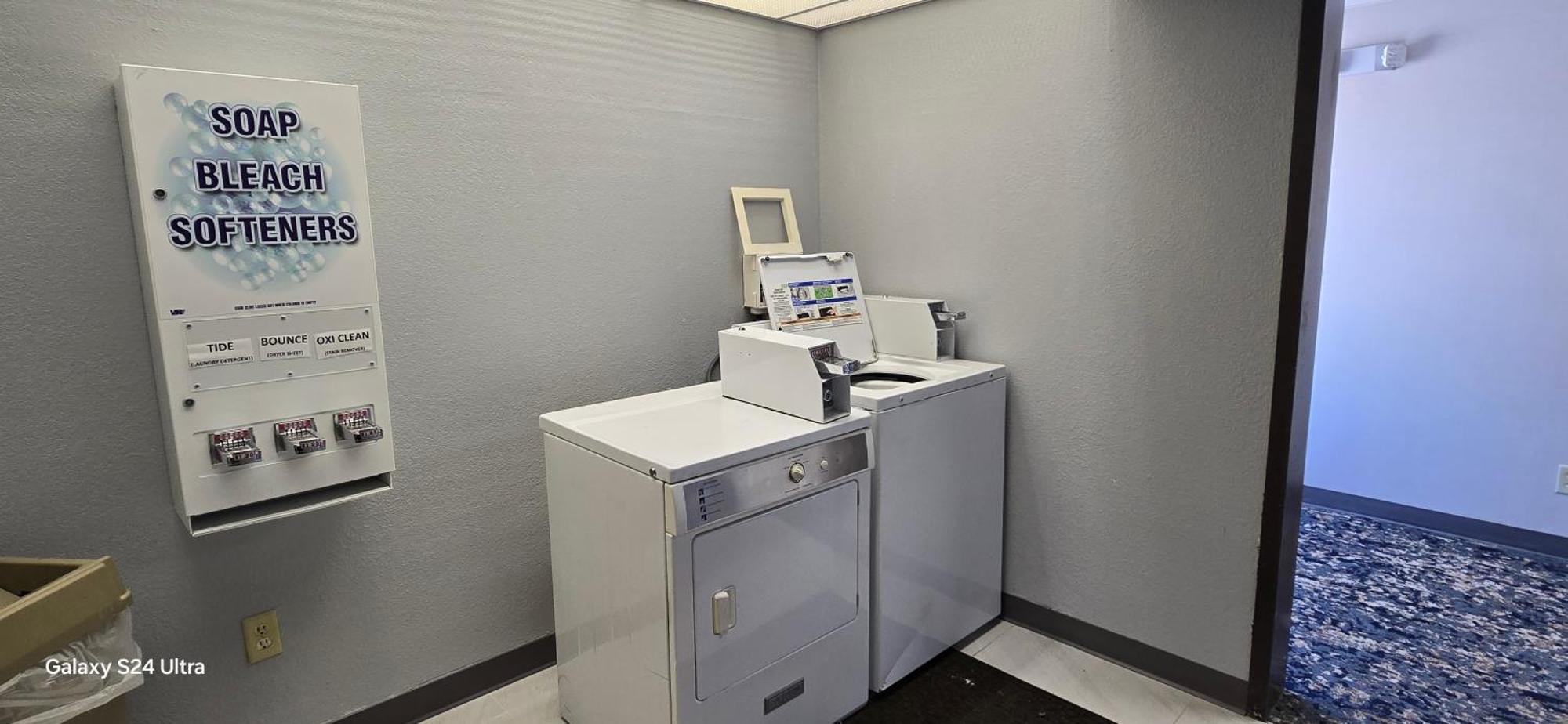 Quality Inn & Suites マンハッタン エクステリア 写真