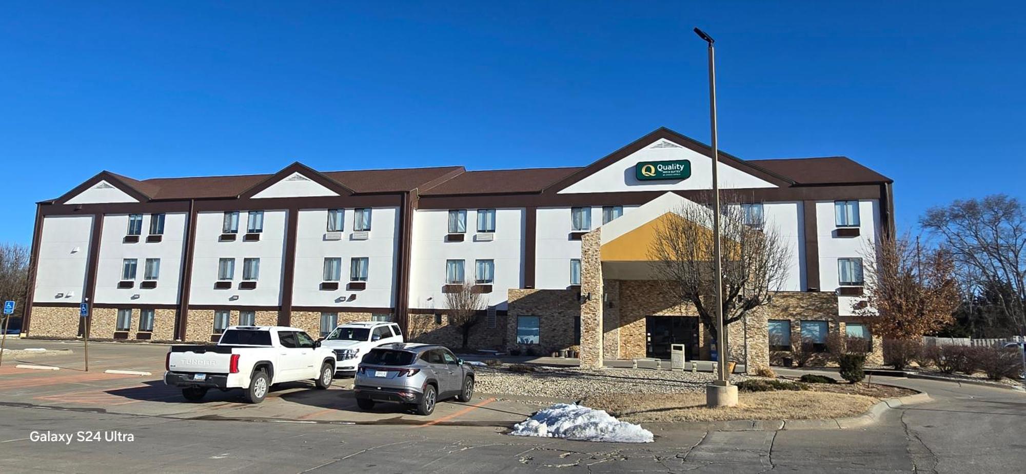 Quality Inn & Suites マンハッタン エクステリア 写真