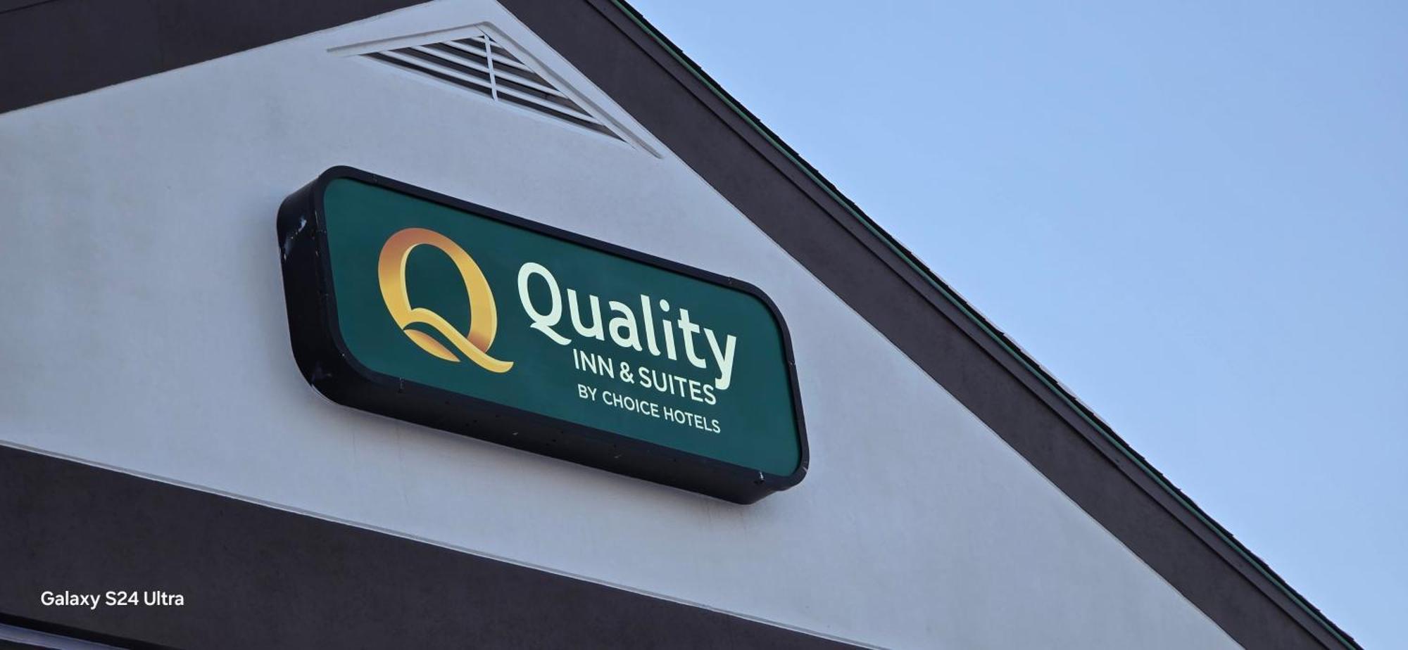 Quality Inn & Suites マンハッタン エクステリア 写真