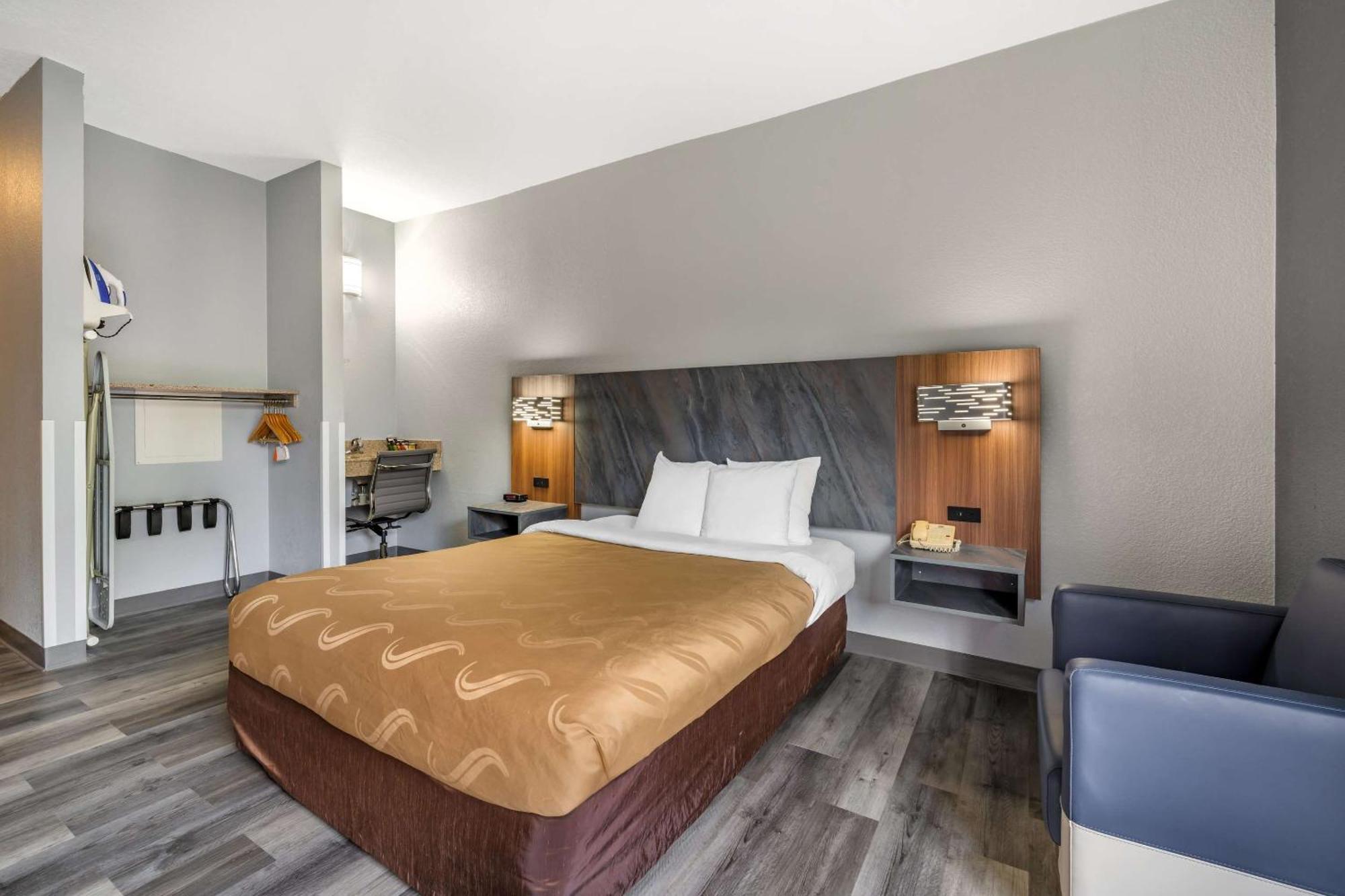 Quality Inn & Suites マンハッタン エクステリア 写真
