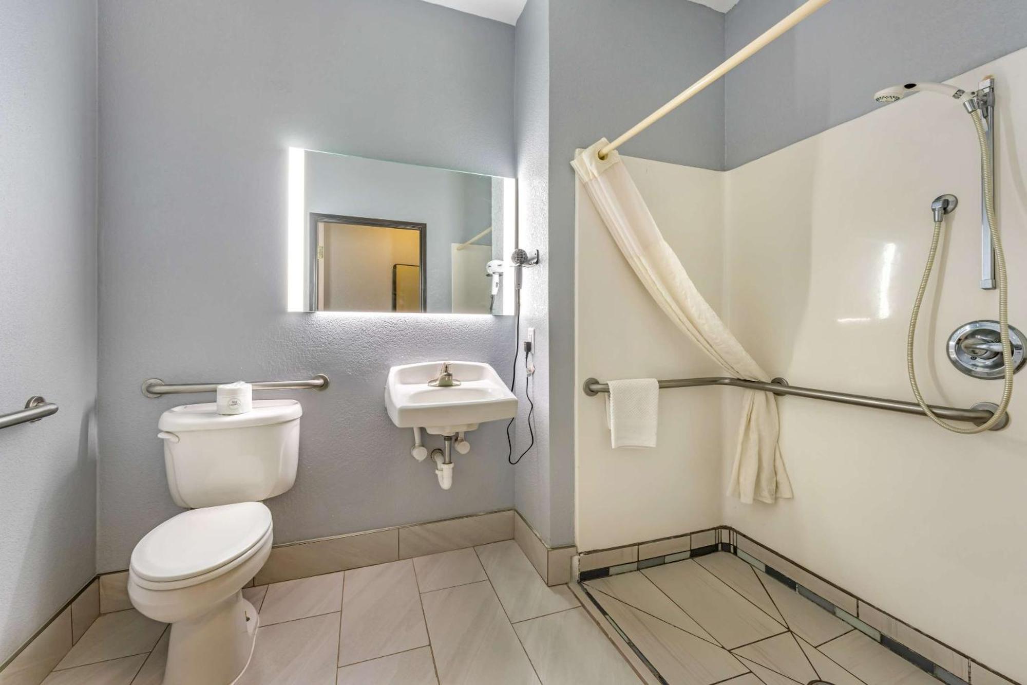 Quality Inn & Suites マンハッタン エクステリア 写真