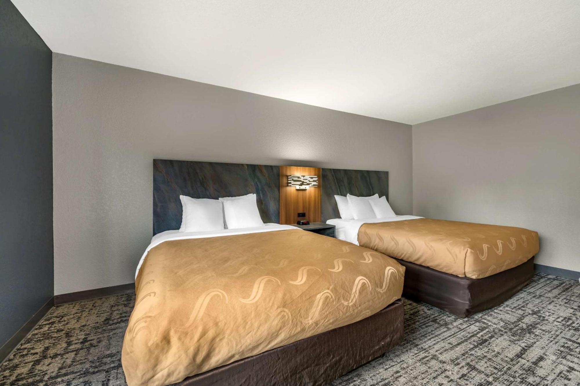 Quality Inn & Suites マンハッタン エクステリア 写真