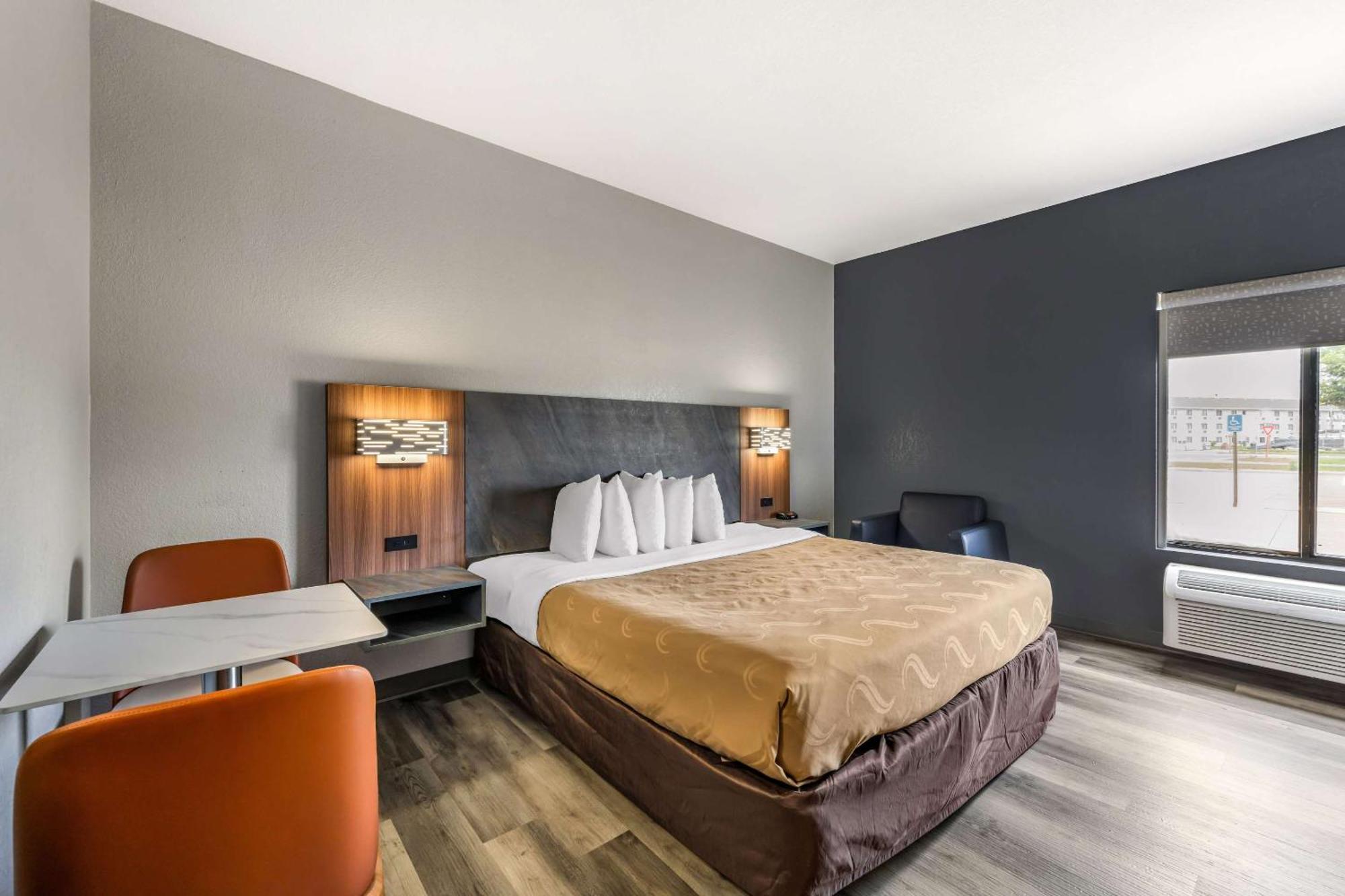 Quality Inn & Suites マンハッタン エクステリア 写真