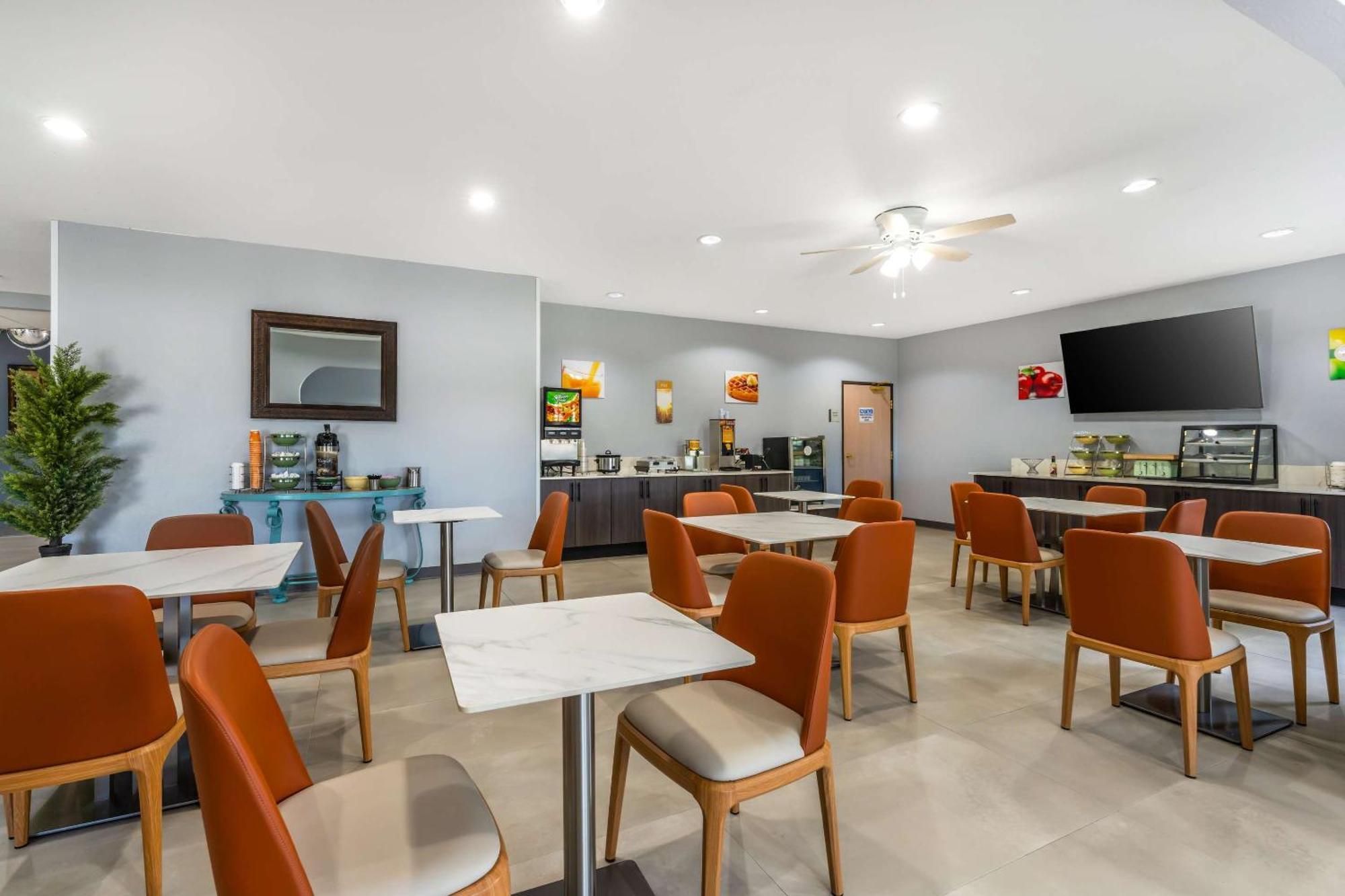 Quality Inn & Suites マンハッタン エクステリア 写真