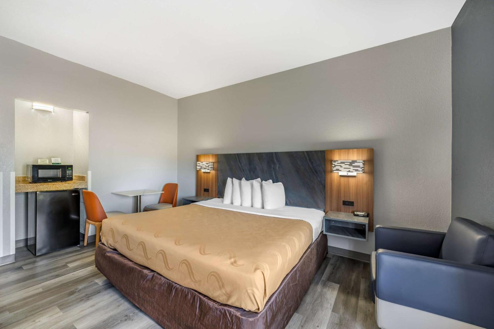 Quality Inn & Suites マンハッタン エクステリア 写真
