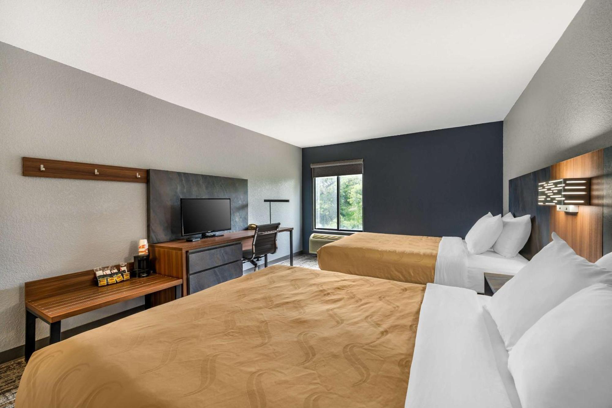 Quality Inn & Suites マンハッタン エクステリア 写真