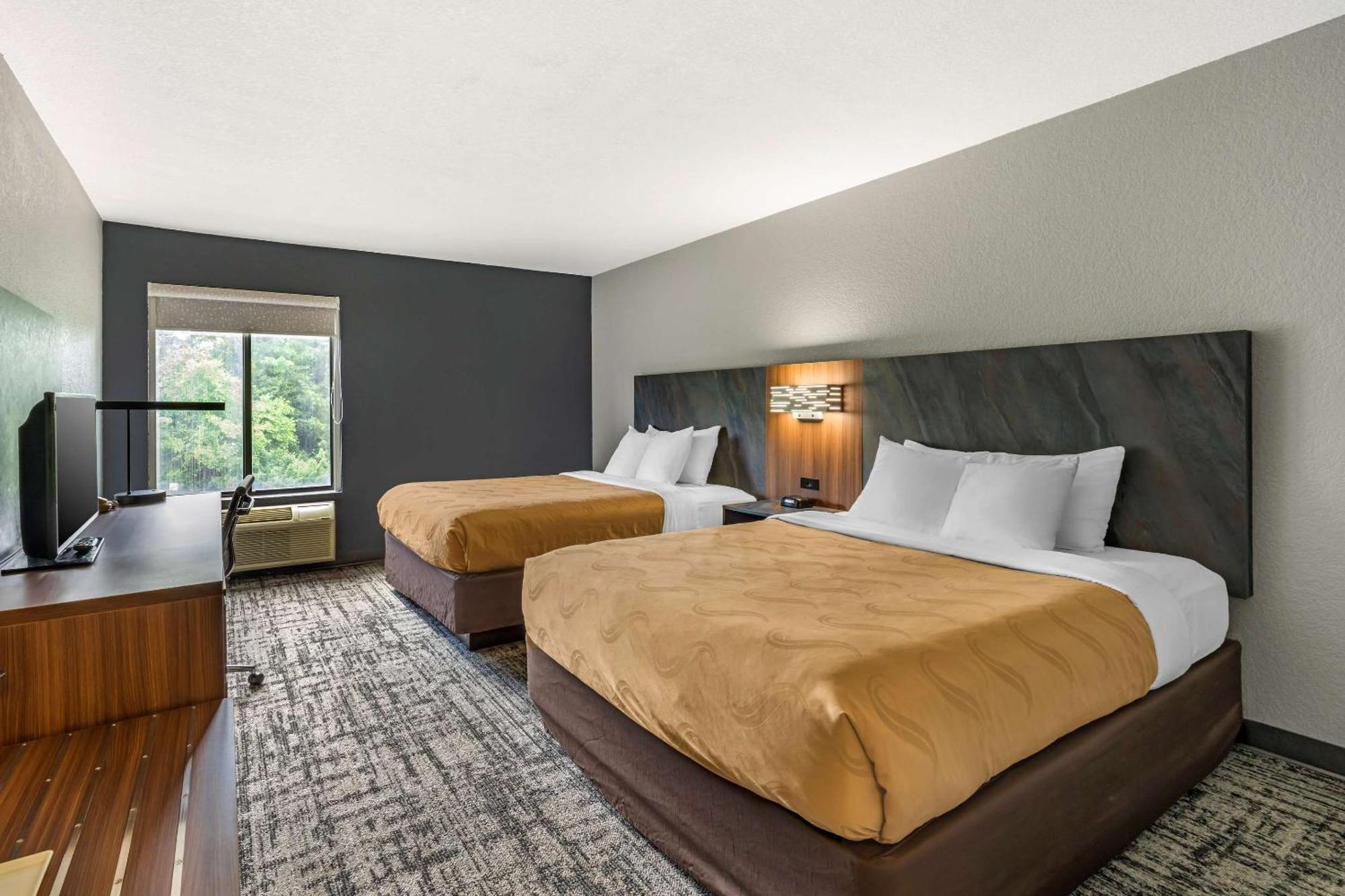 Quality Inn & Suites マンハッタン エクステリア 写真