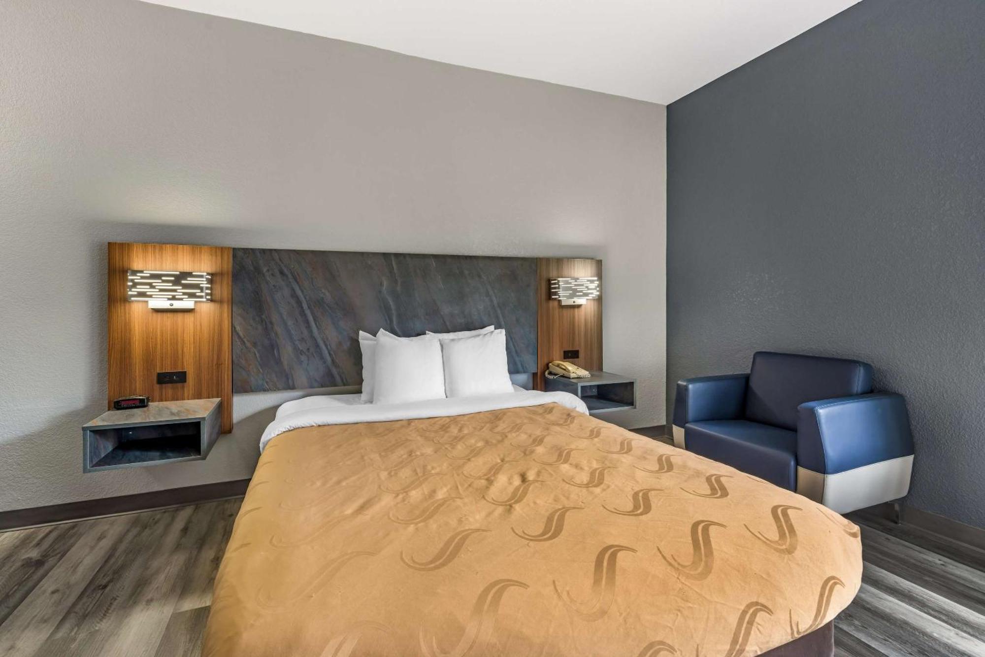 Quality Inn & Suites マンハッタン エクステリア 写真