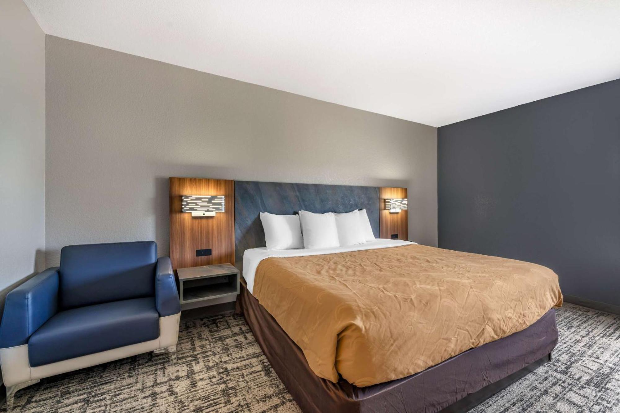 Quality Inn & Suites マンハッタン エクステリア 写真
