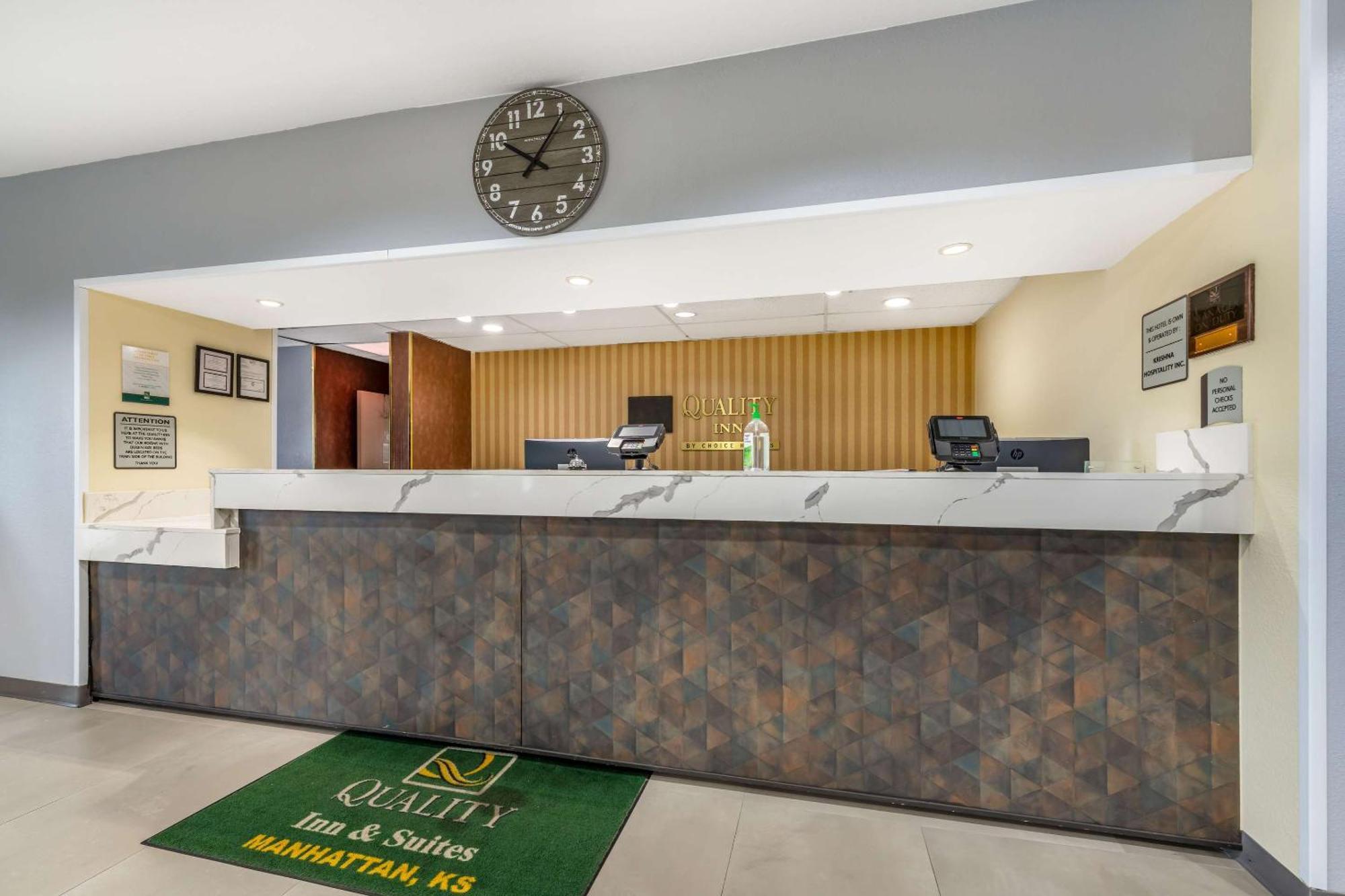 Quality Inn & Suites マンハッタン エクステリア 写真