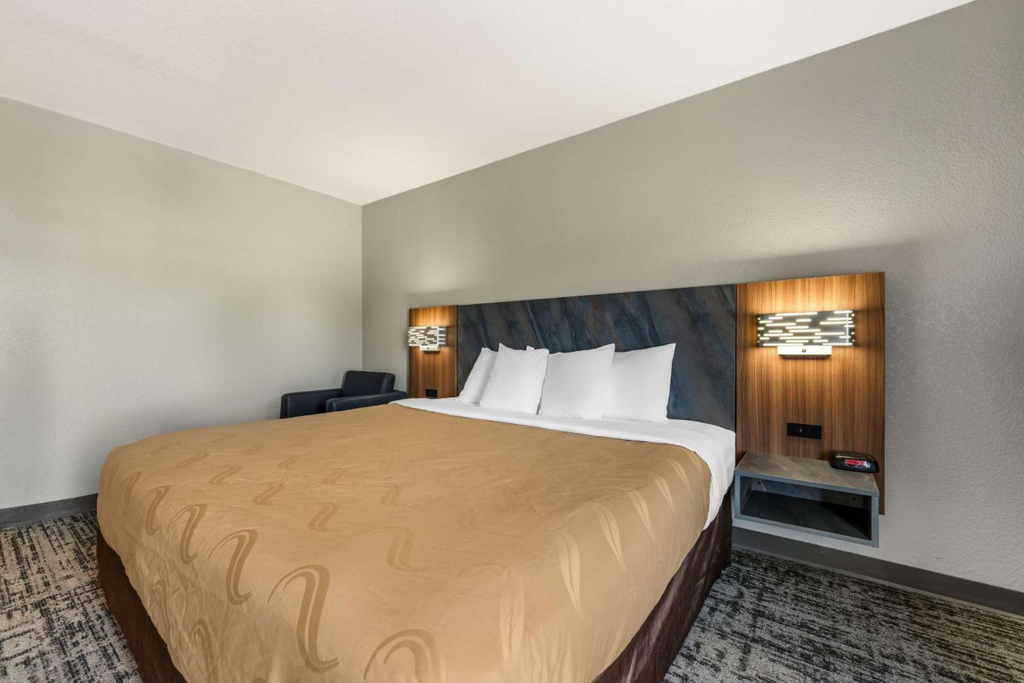 Quality Inn & Suites マンハッタン エクステリア 写真